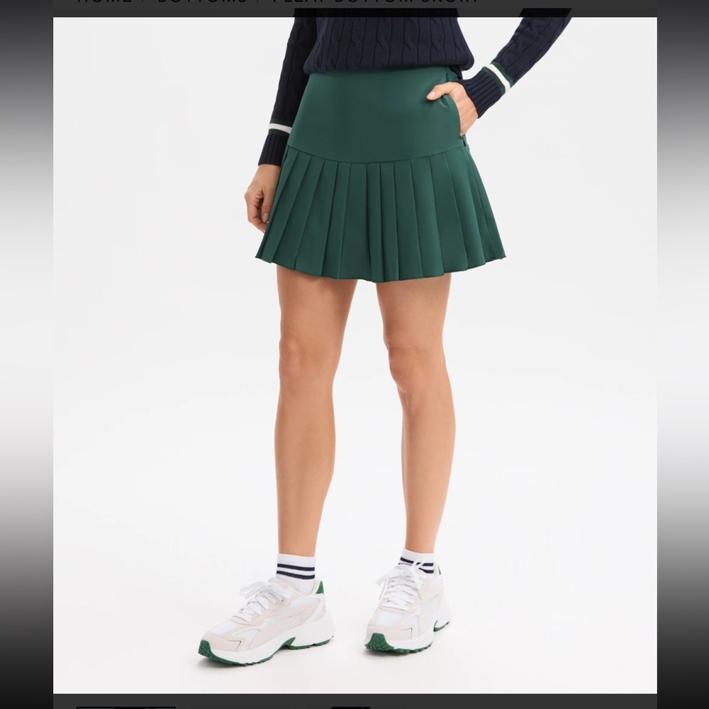 New With Tags Renwick Solid Green Pleated Skort Size XS